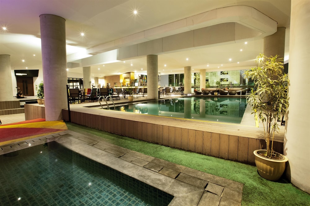 Golden Tulip Pontianak 4/64