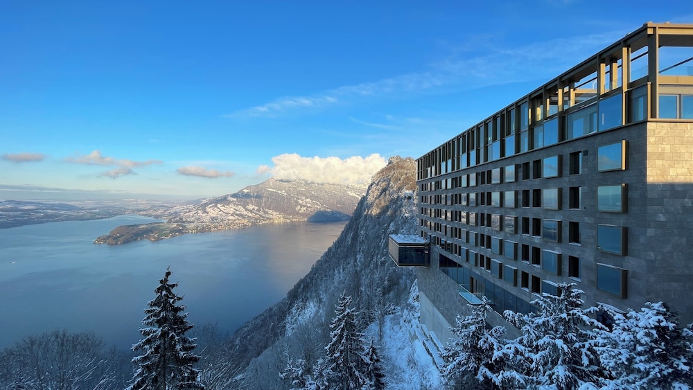 Burgenstock Hotel & Alpine Spa 87/90