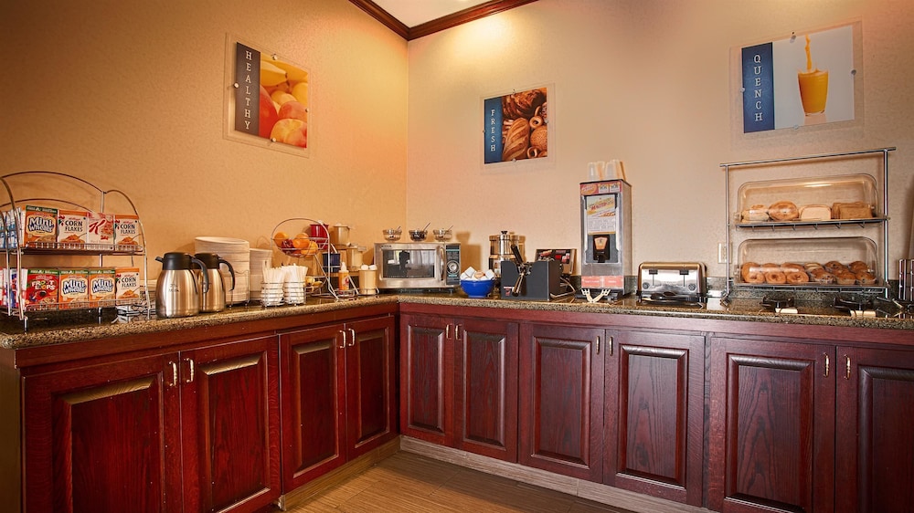 Best Western Plus Executive Inn 23/29