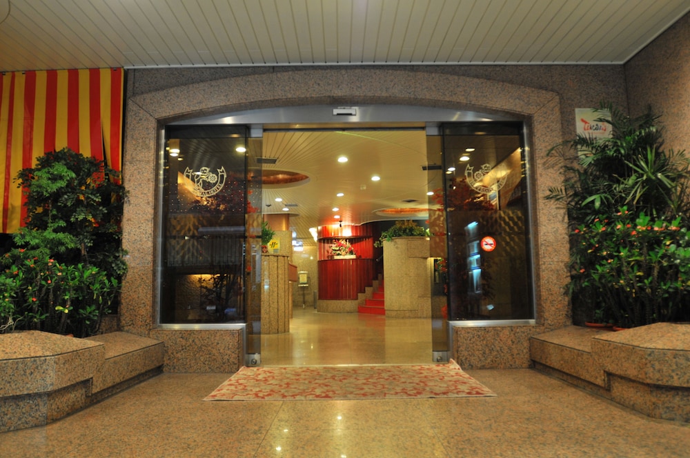 Hua Guo Hotel 8/50