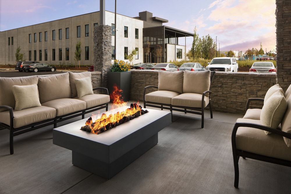 Holiday Inn Express Suites Portland Airport Cascade Stn 33/49