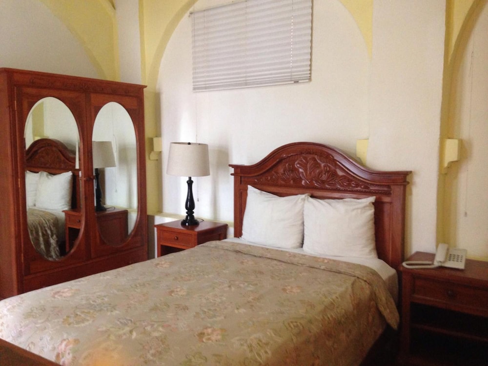Hotel Meson del Mar 11/41