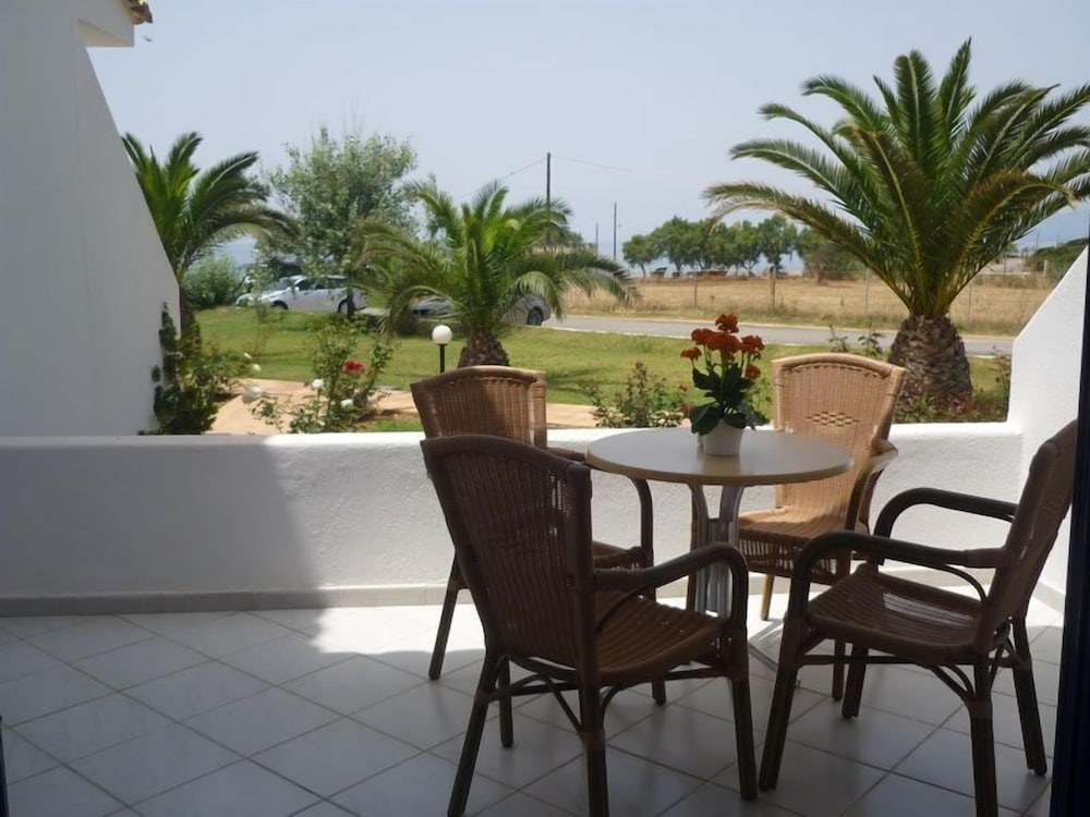 Oasis Hotel 17/30