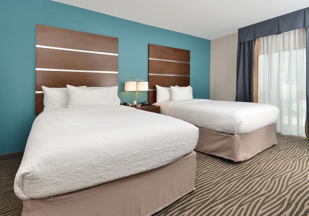 Hampton Inn Suites Des Moines Downtown 9/43