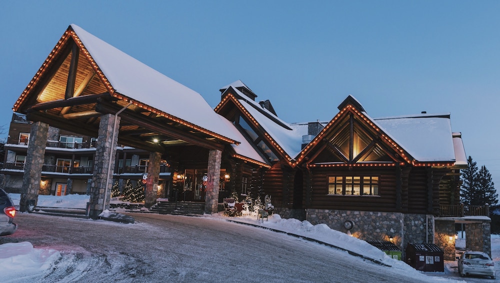 LE GRAND LODGE MONT-TREMBLANT 11/69