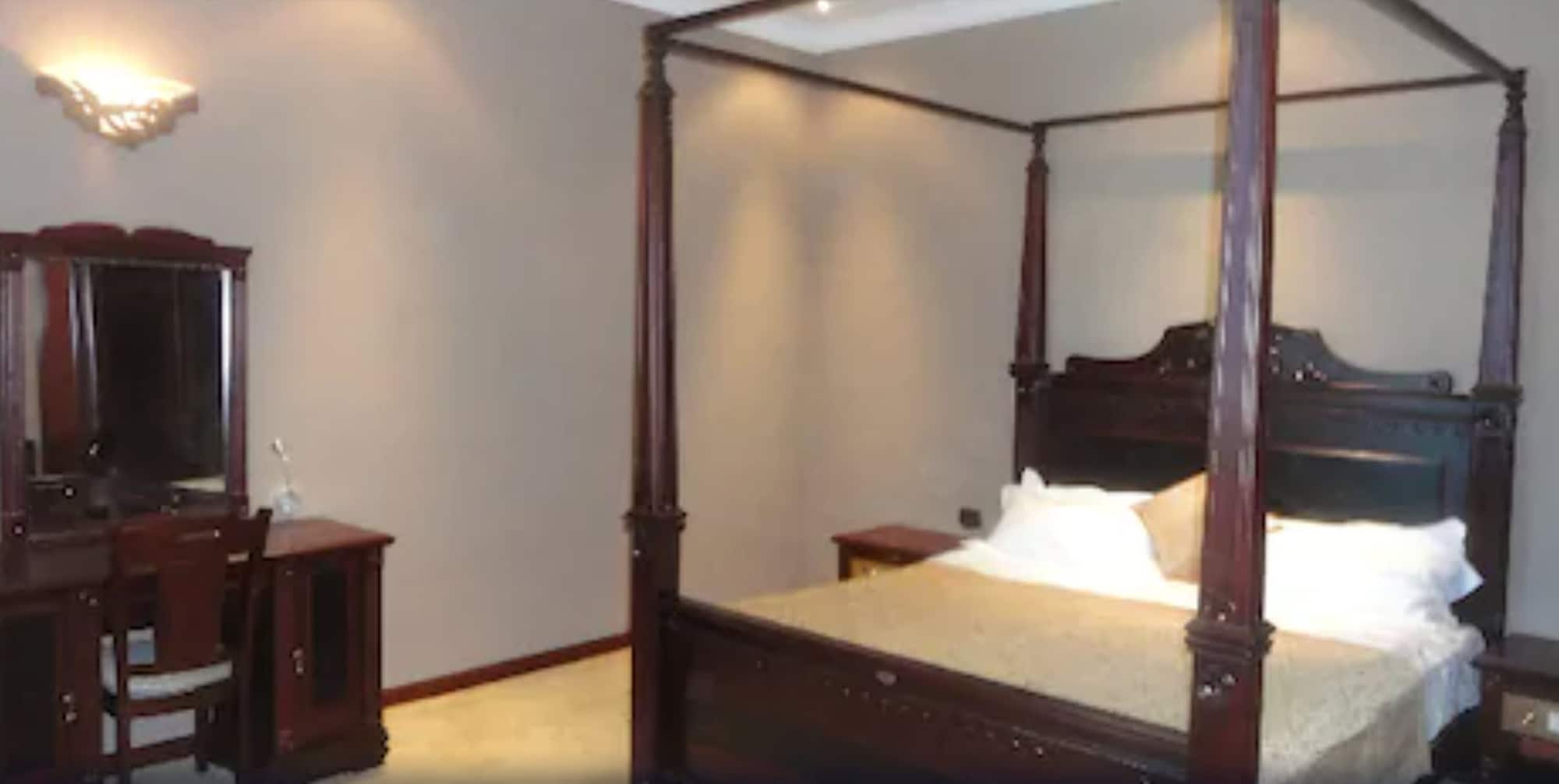 Royal, King Bed, Friendship International Hotel 4/6