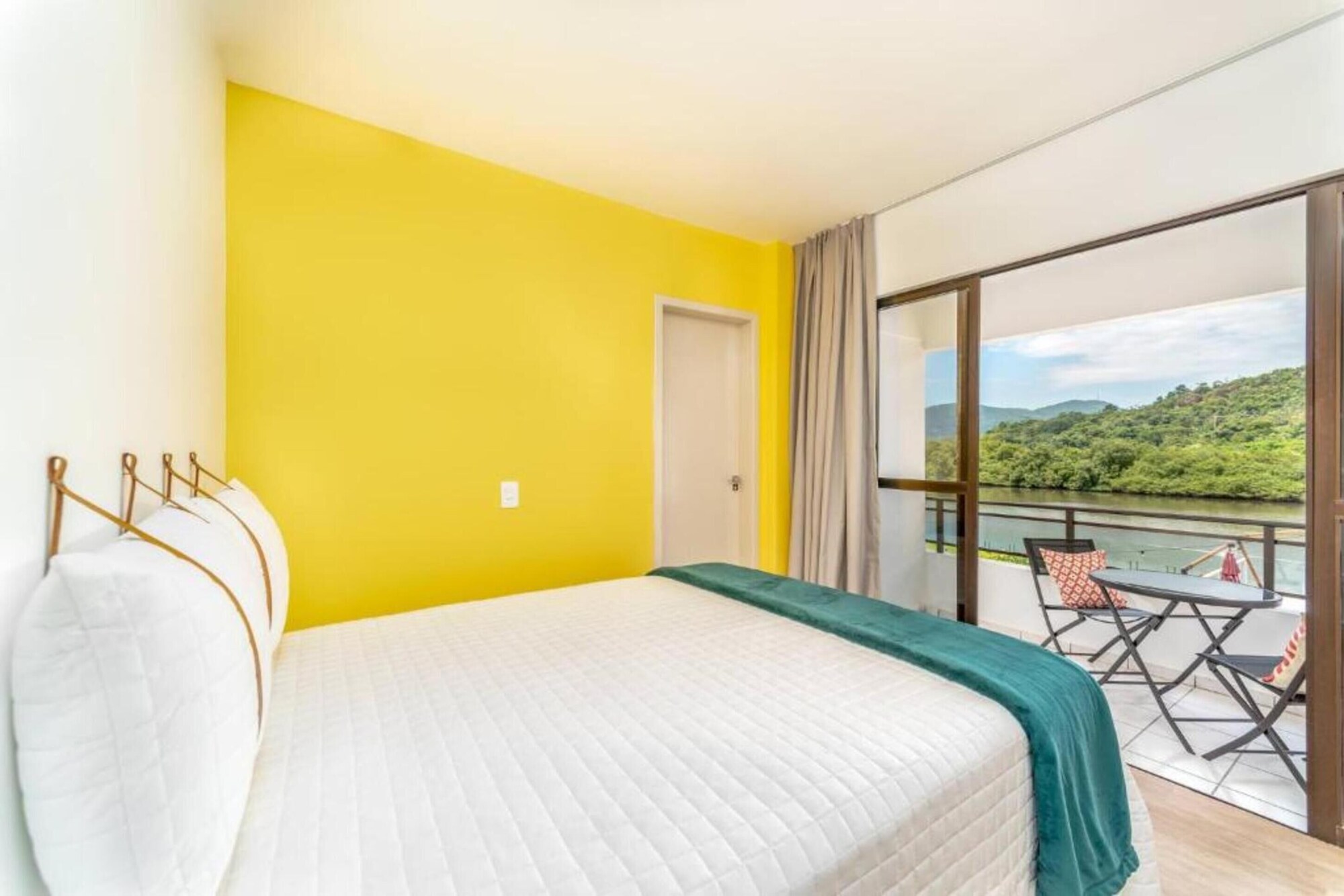 PREMIUM, TWIN BEDS, QUEEN BED, RIVER VIEW