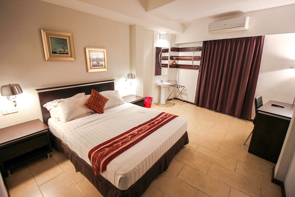 4 BEDROOMS, APARTMENT