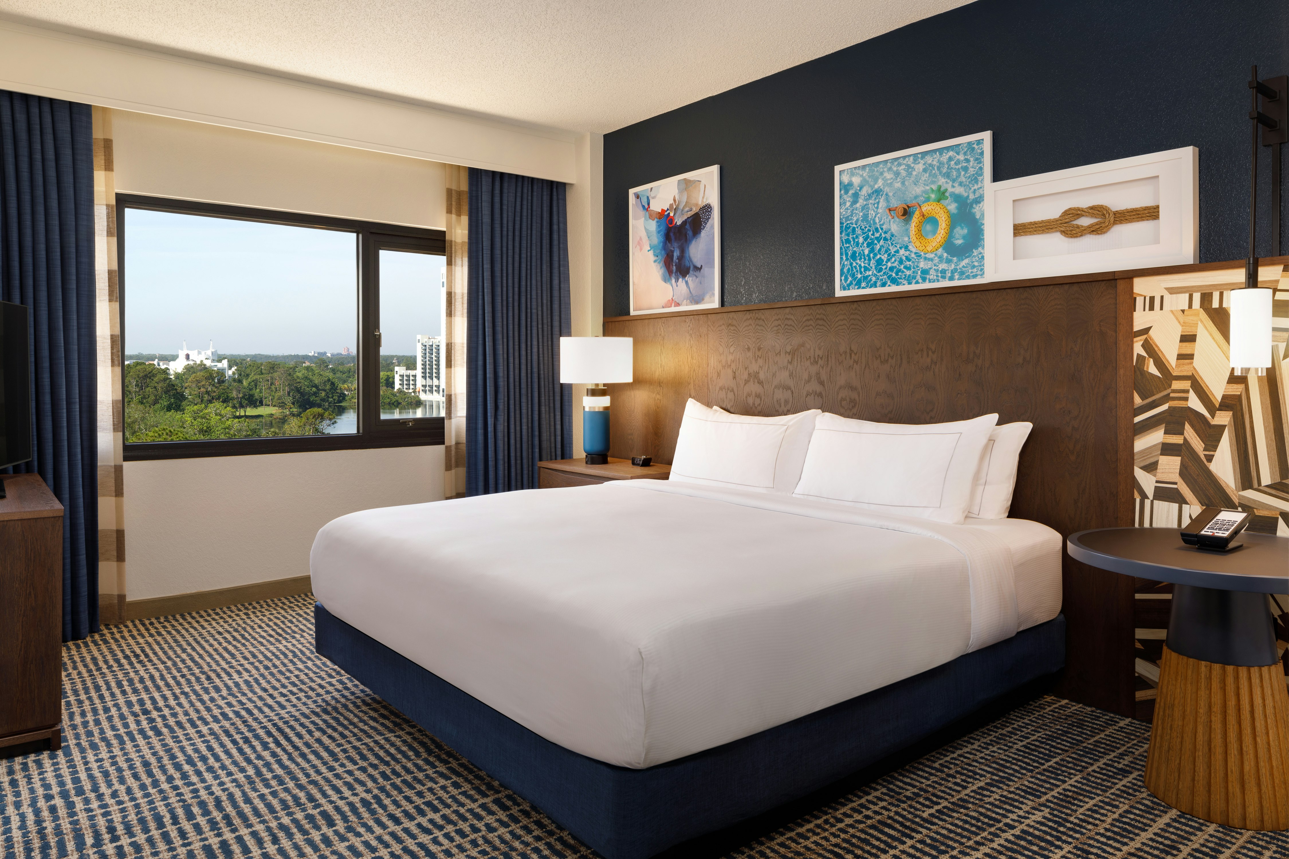 SUITE, KING BED, ACCESSIBLE