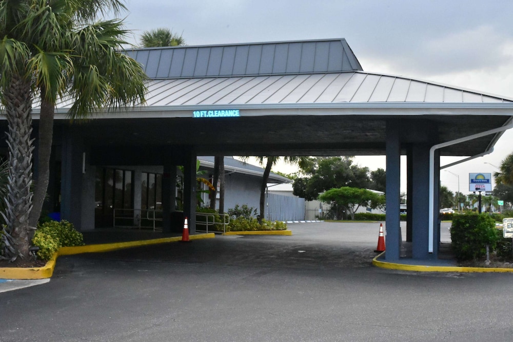 Days Inn by Wyndham Stuart 62/70