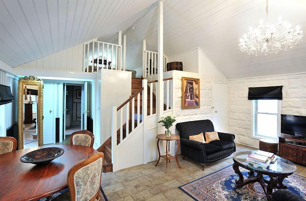 THE LOFT IN THE MILL BOUTIQUE ACCOMMODATION 45/55
