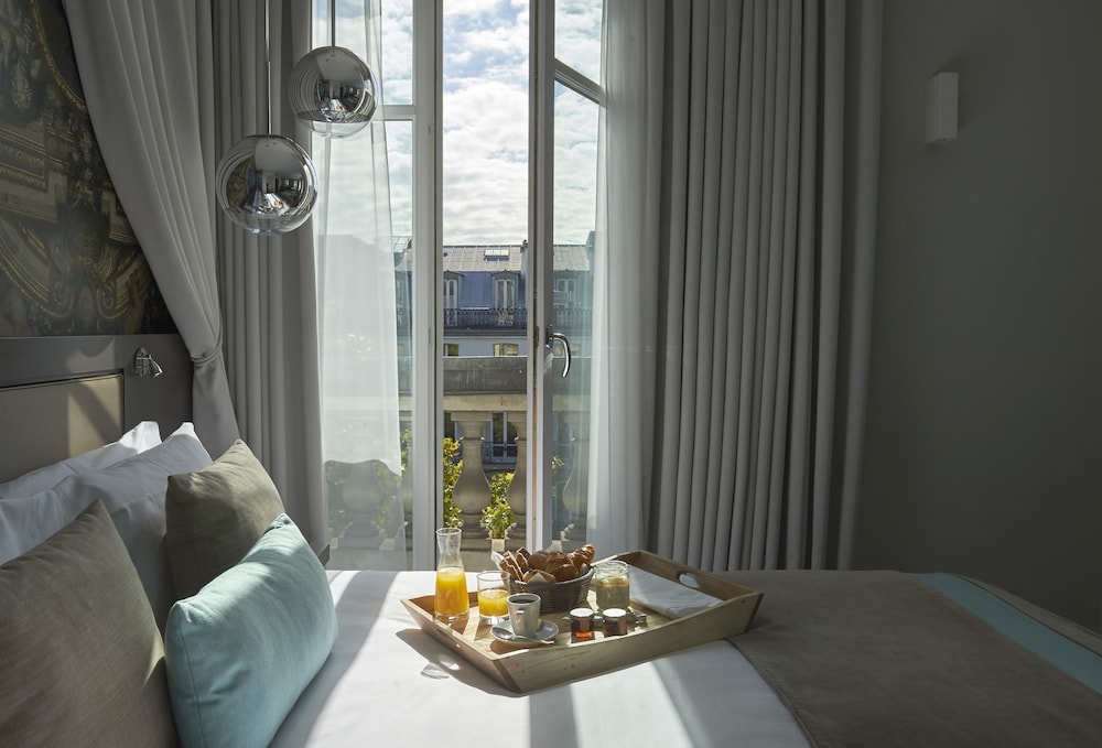 جناح بسرير كوين بغرفة نوم واحدة مع أريكة، Hotel Indigo Paris - Opera by IHG 4/7