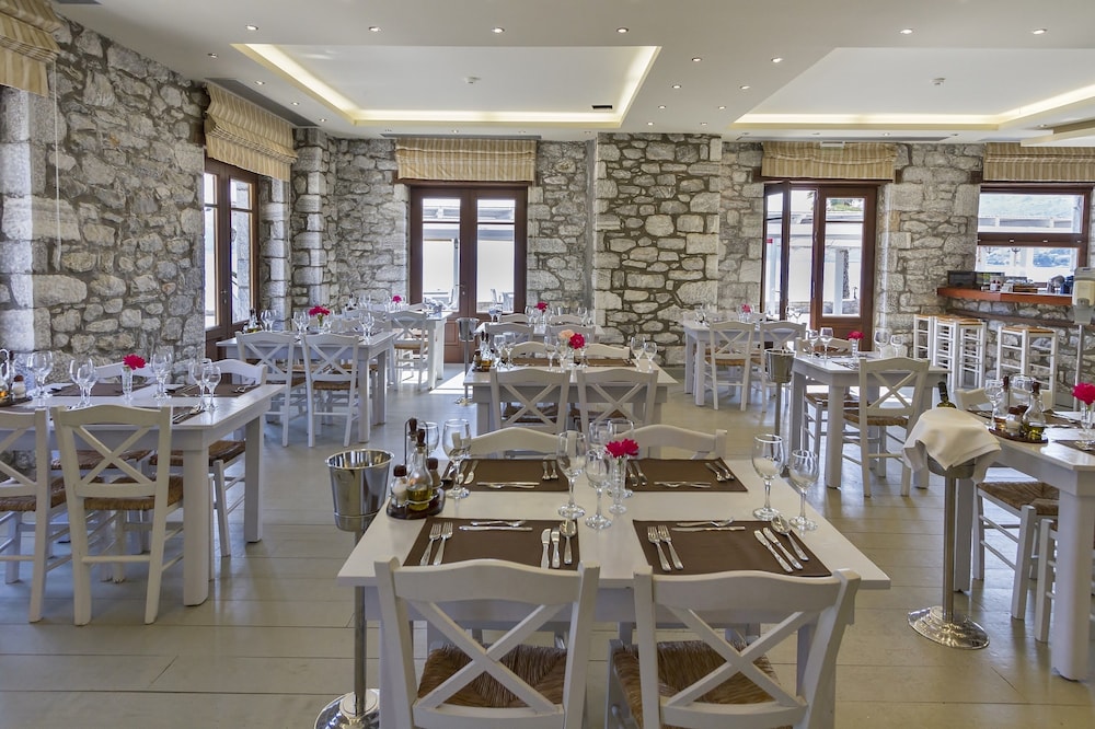 ITILO TRADITIONAL HOTEL 50/68