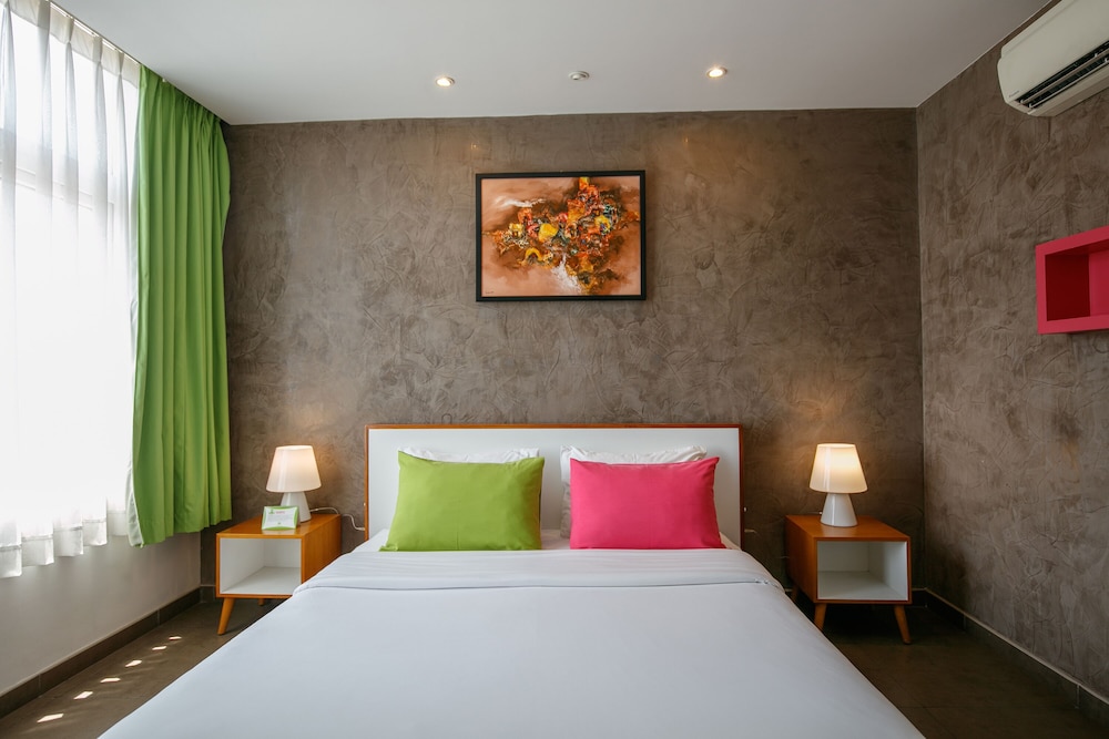 غرفة ديلوكس ثلاثية بسرير مزدوج وسرير فردي بإطلالة على المدينة، G8 Center Hotel Saigon 6/10