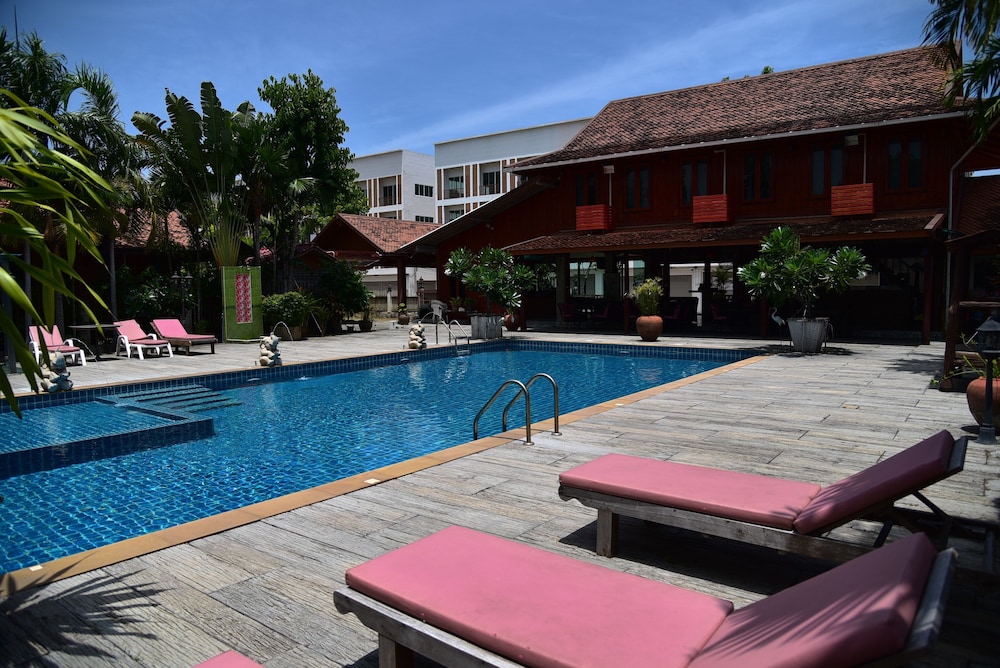 At Home Resort 34/38