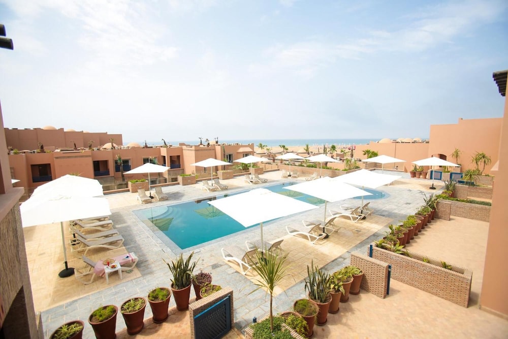 Paradis Plage Surf Yoga Spa Resort 81/83