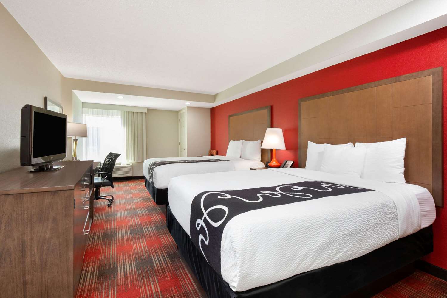 La Quinta Inn & Suites by Wyndham DC Metro Capital Beltway 24/55