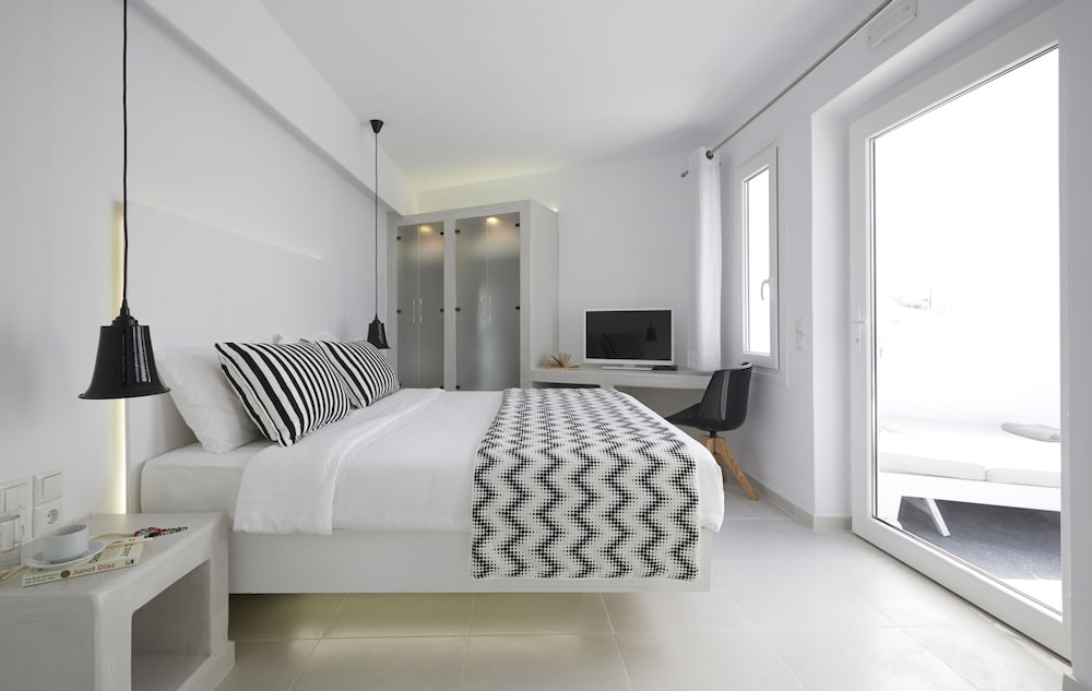 HEART, SUITE, QUEEN BED