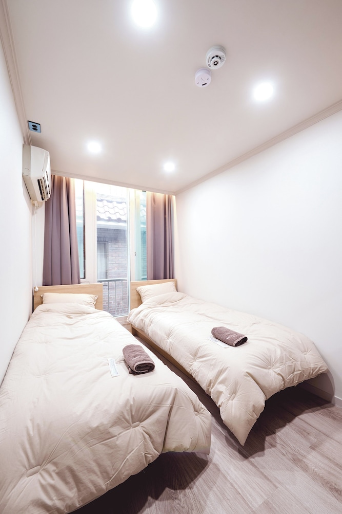 88 Hostel 11/49
