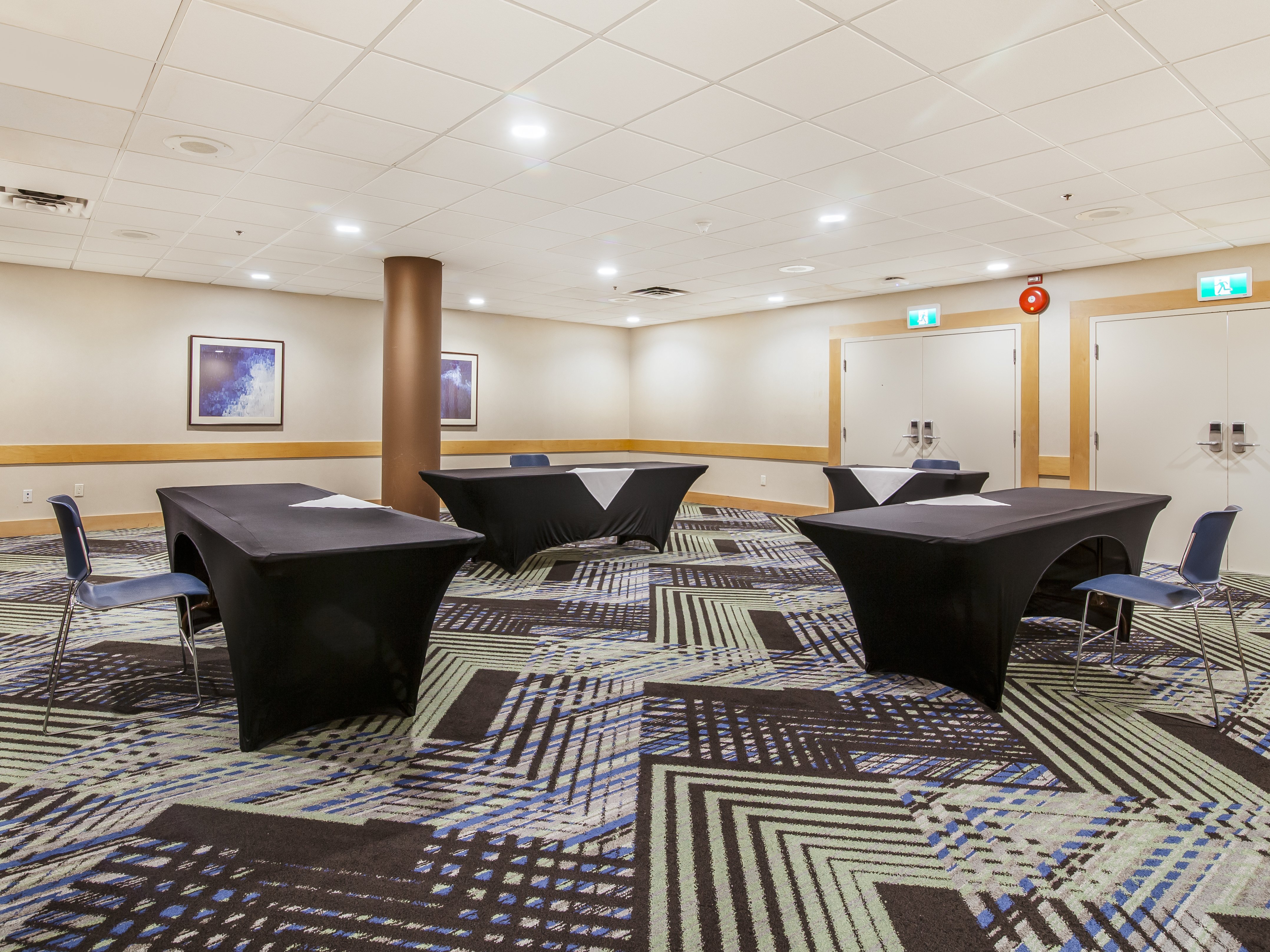 Holiday Inn Express Suites Langley 68/73