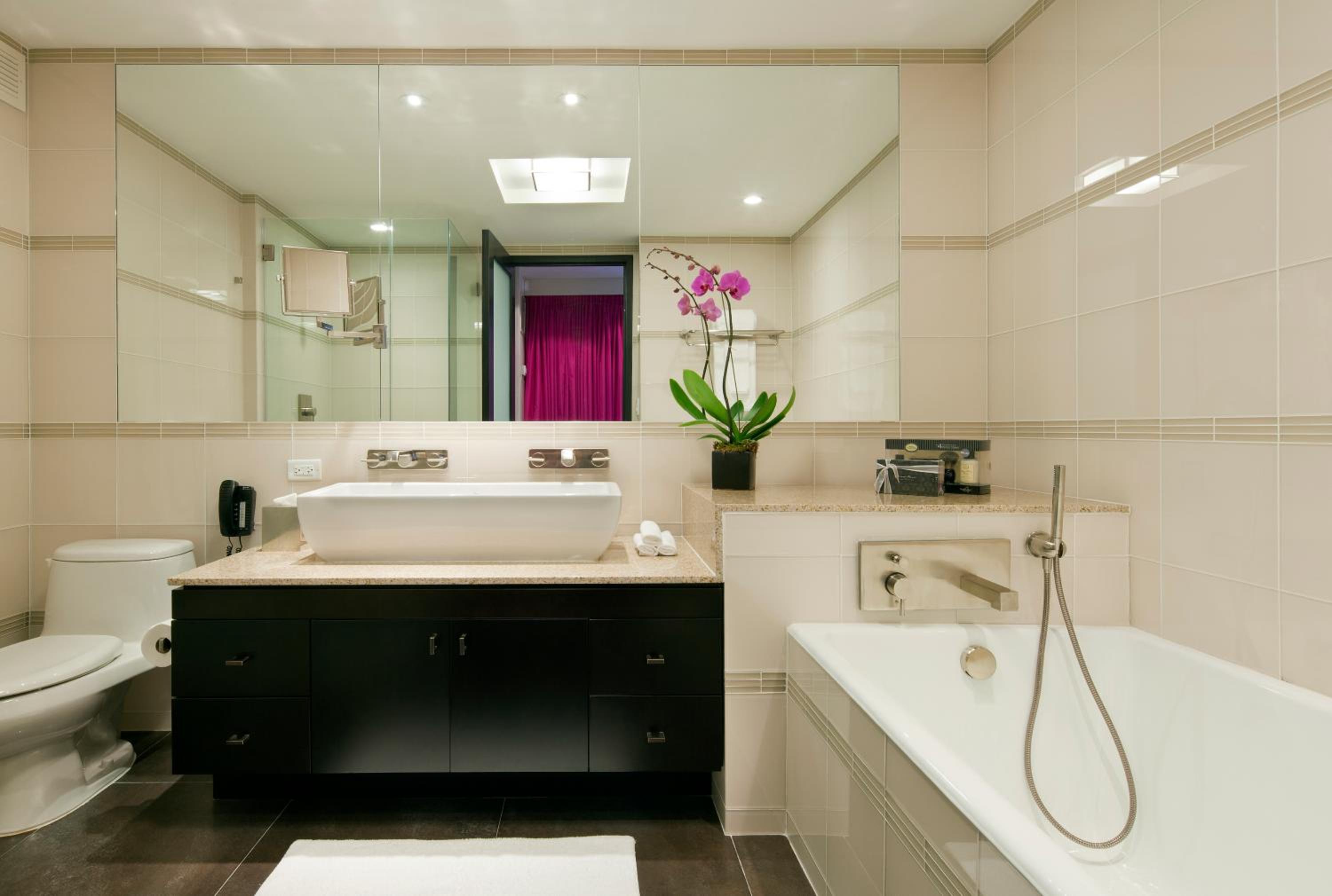 Suite, King Bed, Park Avenue View, Sofa, Royalton Park Avenue 3/3