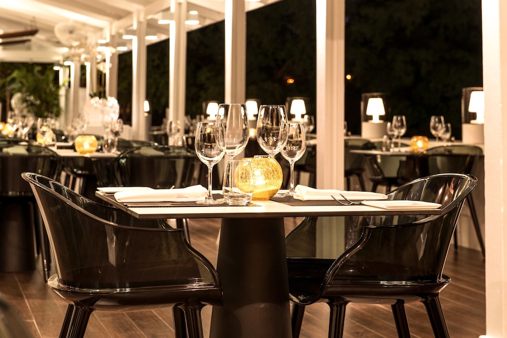 Papagayo Beach Resort 52/72