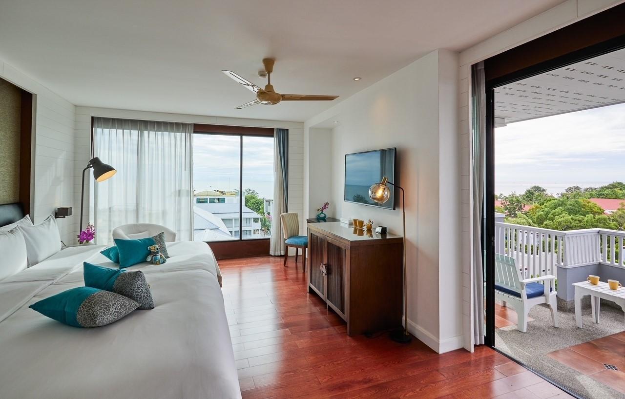 2 Bedrooms, Suite, 2 Bathrooms