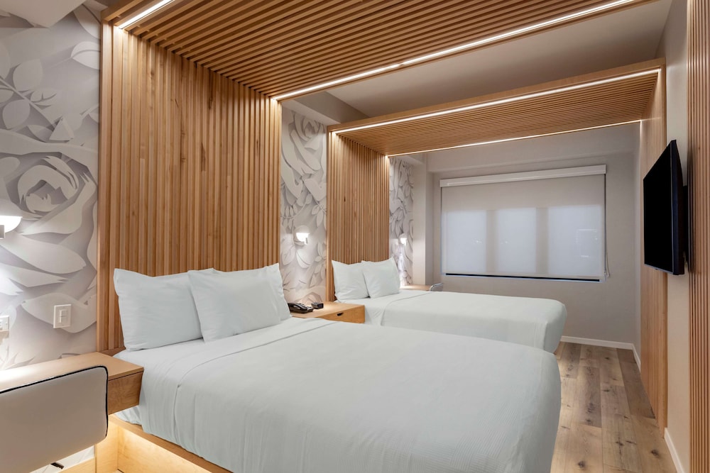 STANDARD, 2 DOUBLE BEDS