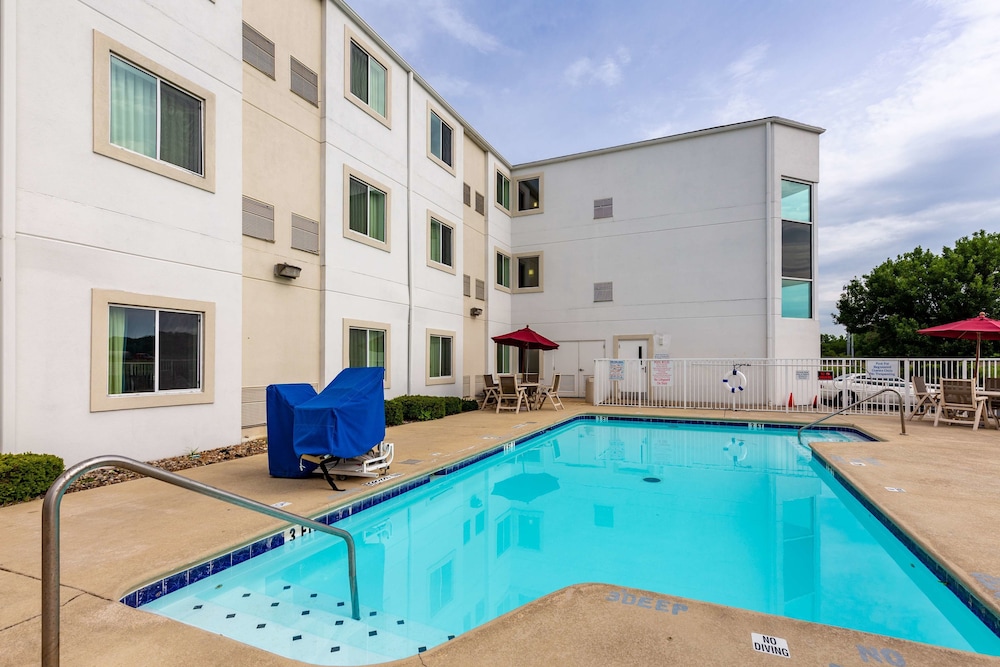 Motel6 Caseyville, IL in CASEYVILLE - IL