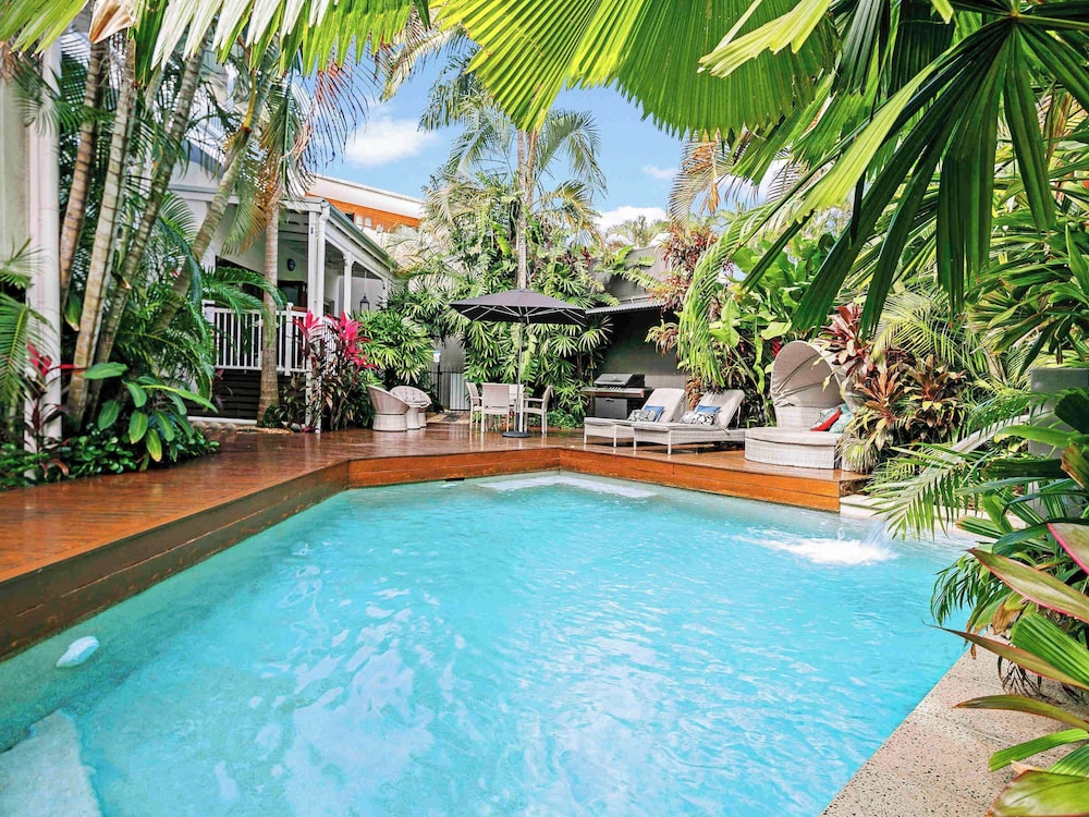 Mantra on the Inlet Port Douglas 43/50