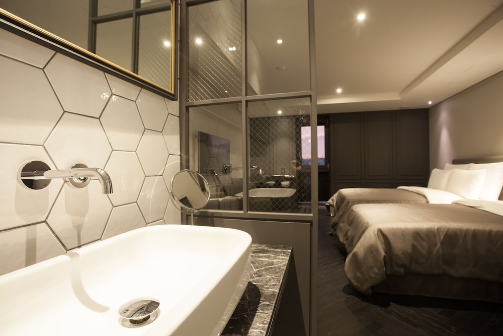 Gaden Hotel 10/56