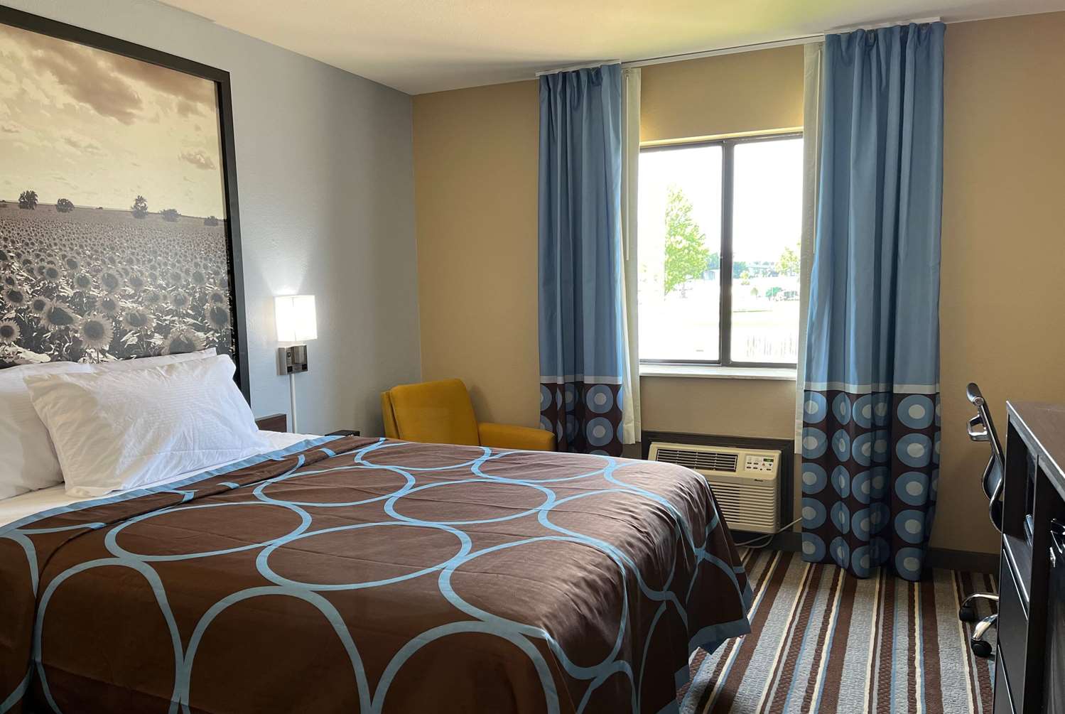 Super 8 By Wyndham Independence 7/23