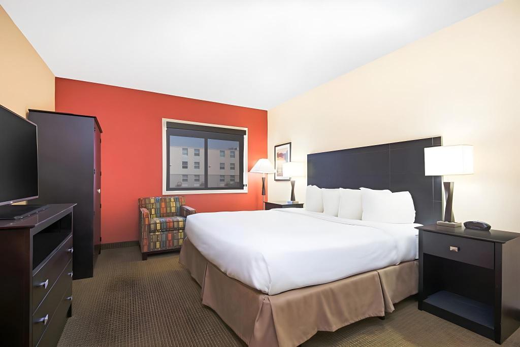 Efficiency, Suite, King Bed