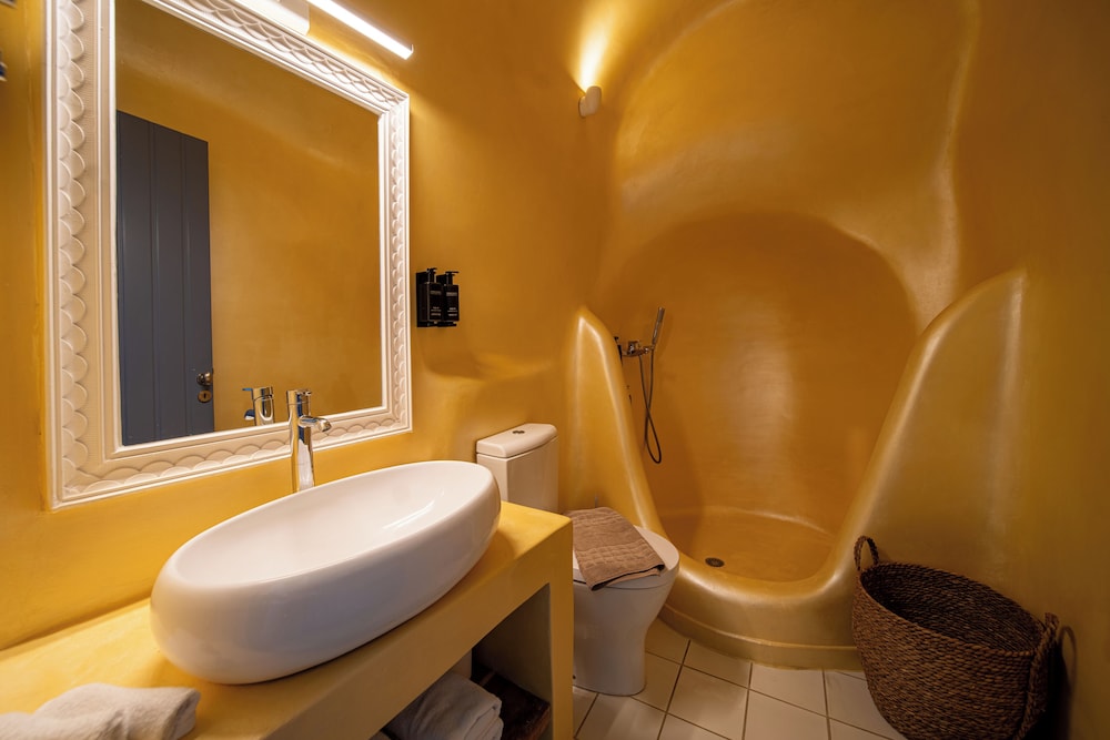 Luna Santorini Suites 48/50