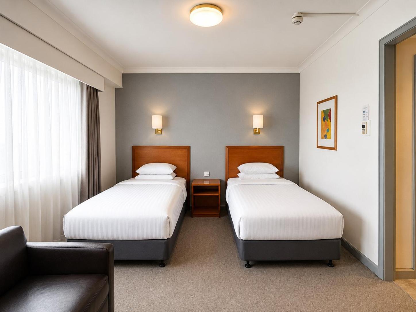 Classic, Twin Beds, Airport View