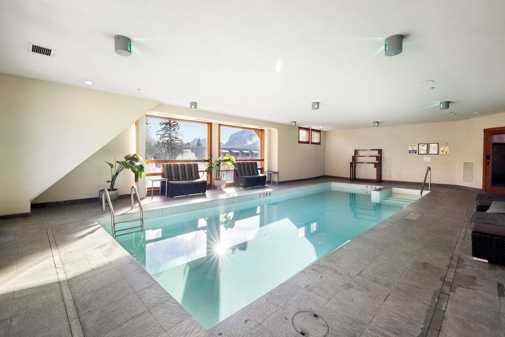 Moose Hotel And Suites 35/66