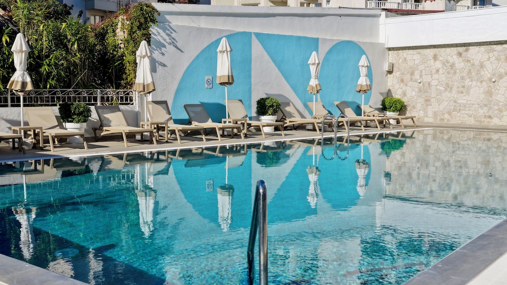 The Beachfront Hotel - Adults Only +16 17/49
