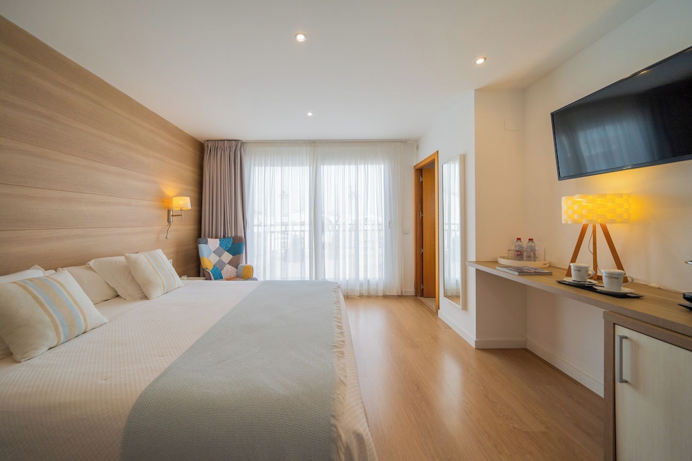 DELUXE, DOUBLE BED