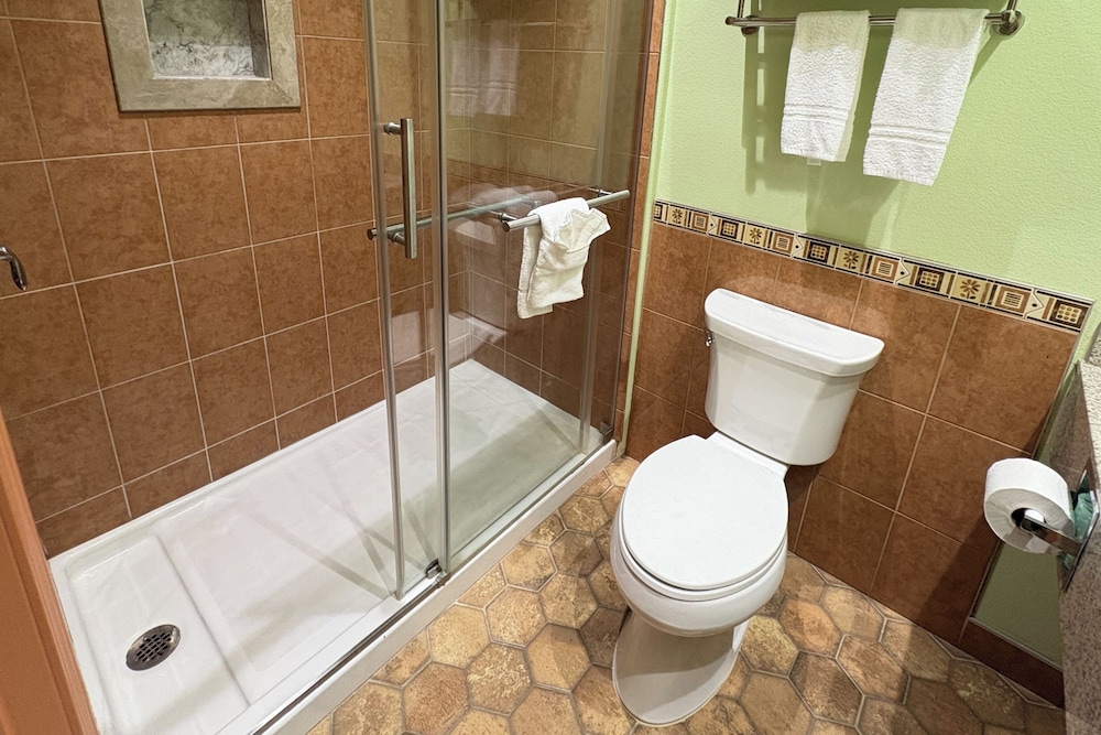 Regency Inn & Suites By Capital O Houston IAH Airport 66/66