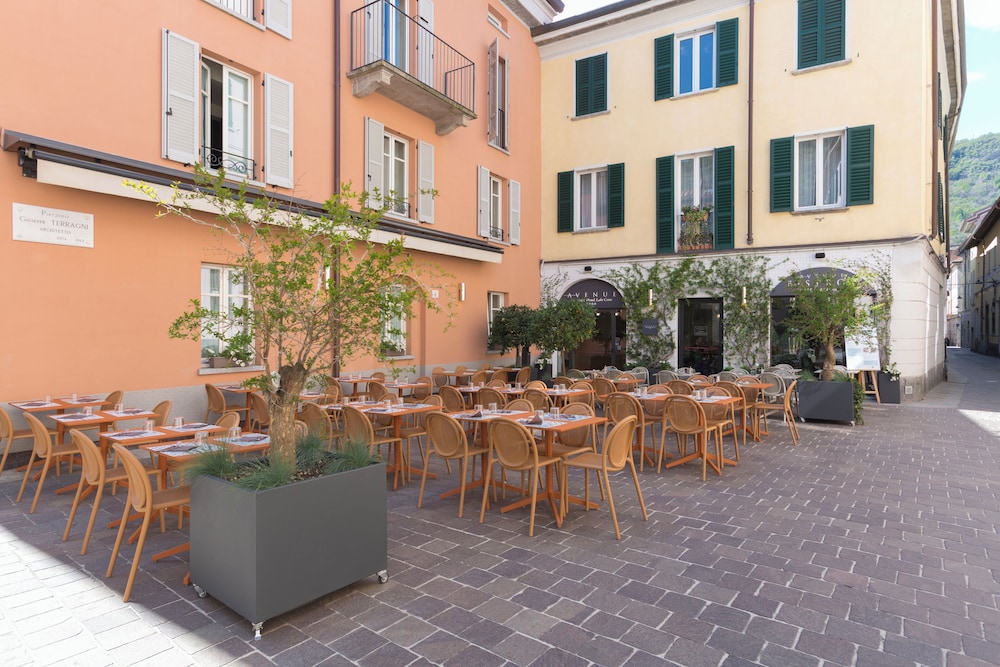 Avenue Hotel 63/71
