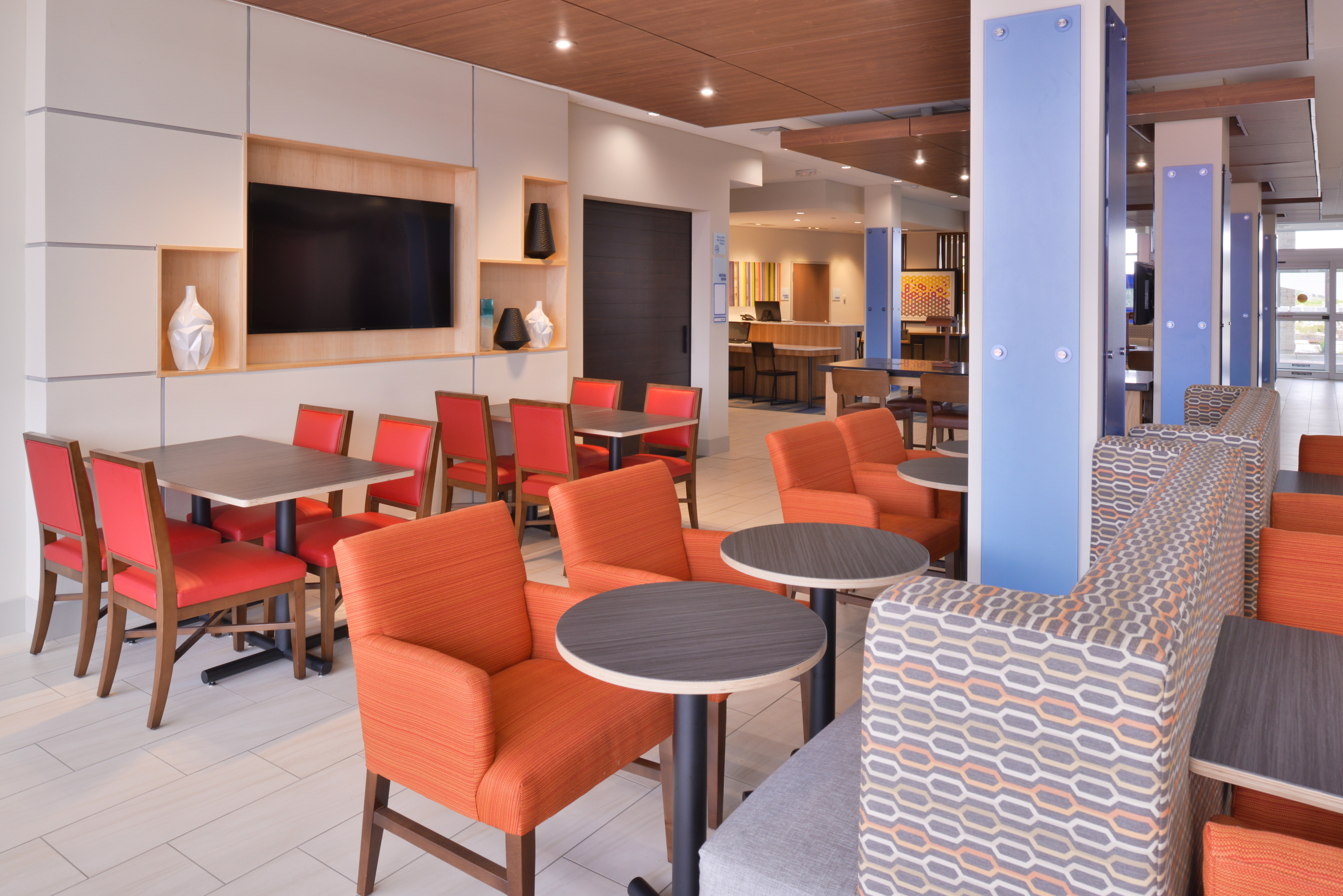 Holiday Inn Express And Suites Madison 60/65