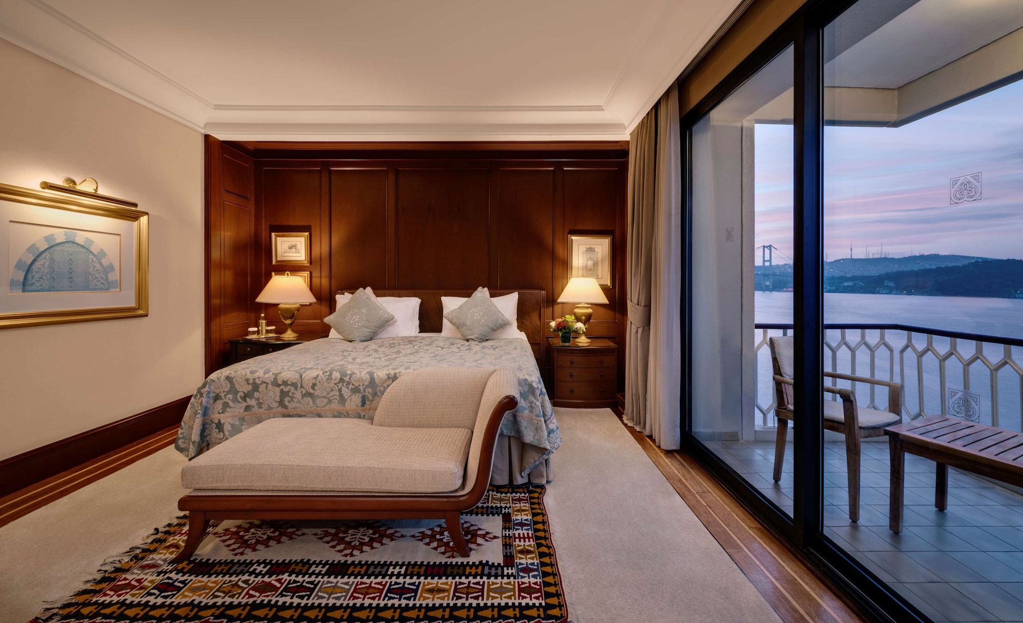 Vali, Suite, King Bed