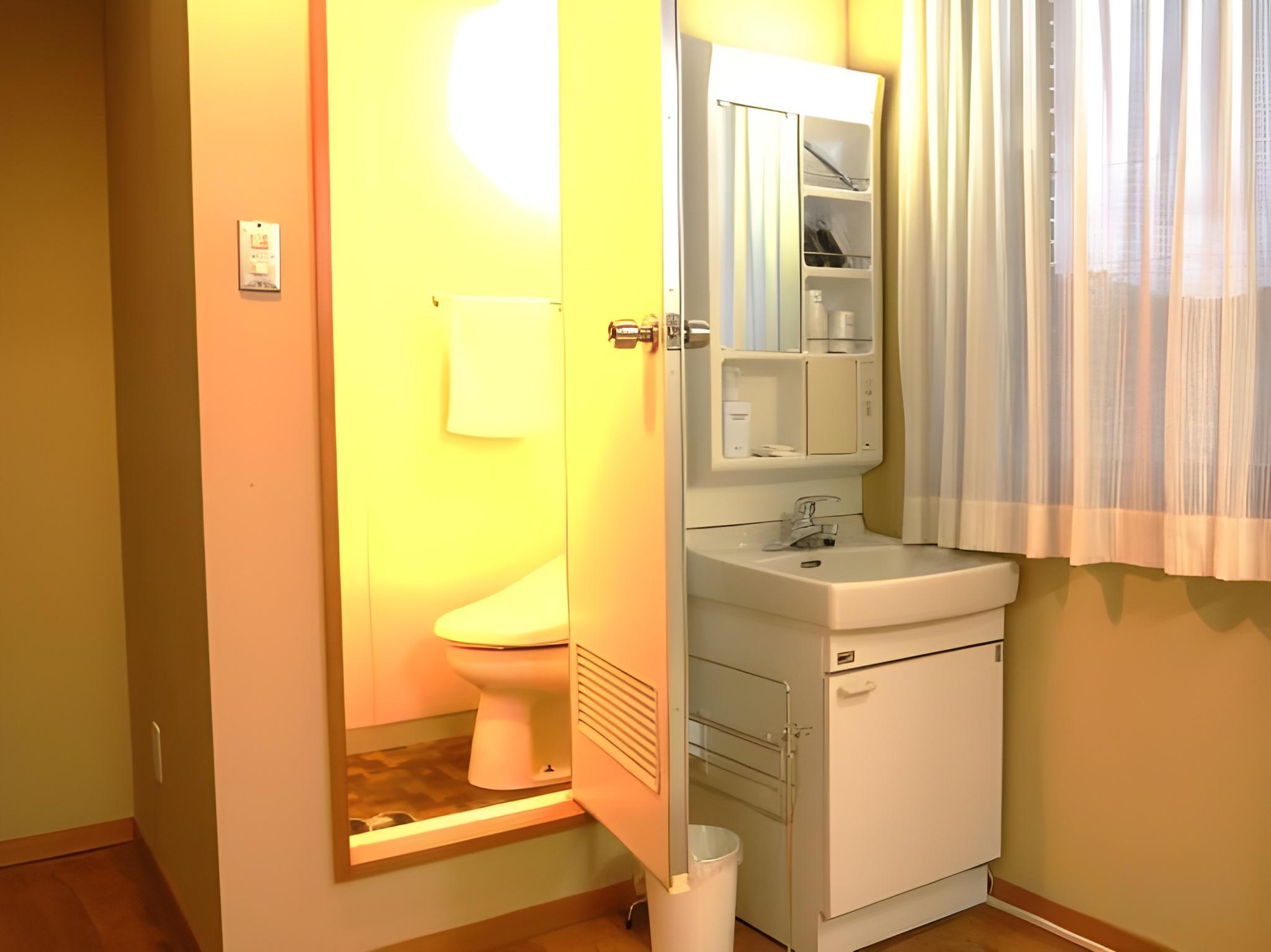 Japanese, Single Bed, No Bathroom, Tatami