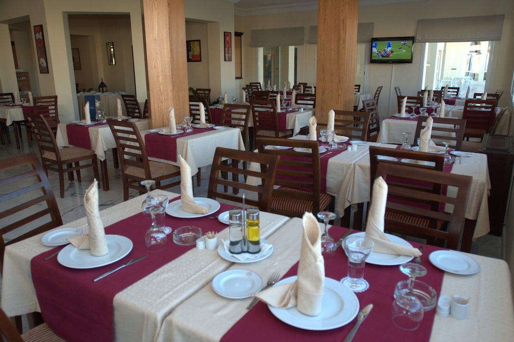 Marina Palace 55/69