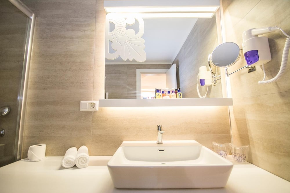 Laguna Beach Alya Resort & SPA 50/50