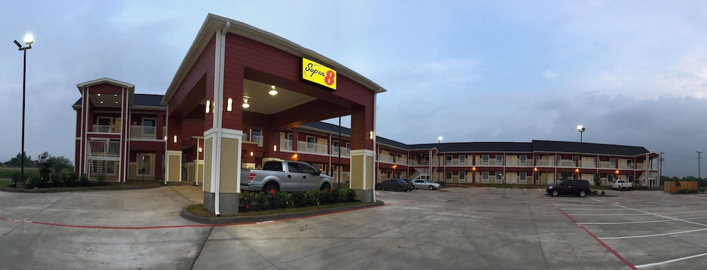 Super 8 by Wyndham Carrizo Springs 3/33