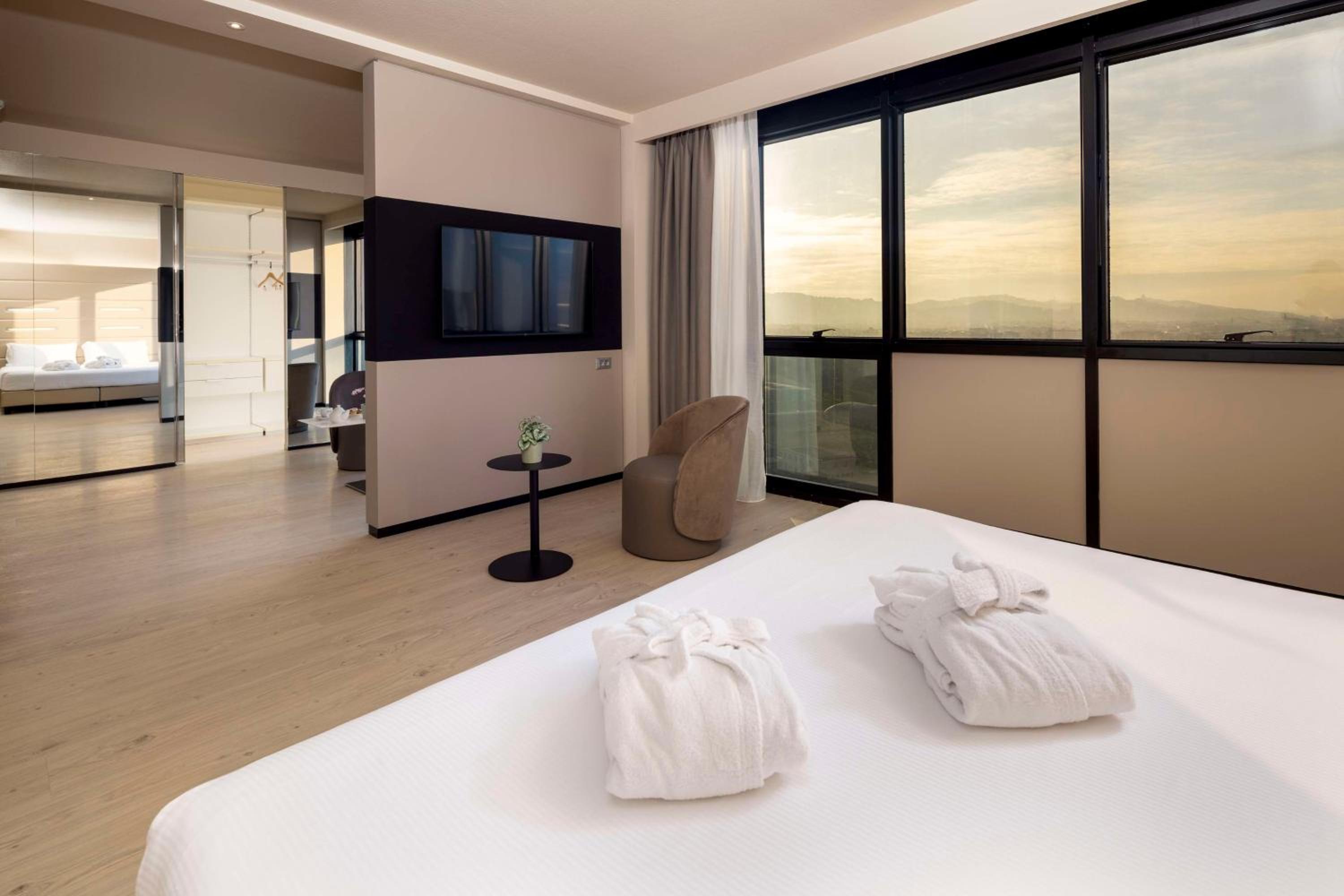 Junior Suite, Deluxe