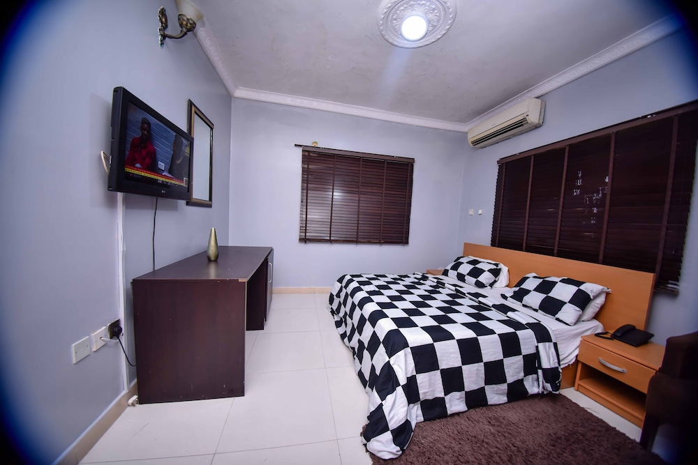Topaz Luxury Suites & Apartments 9/40