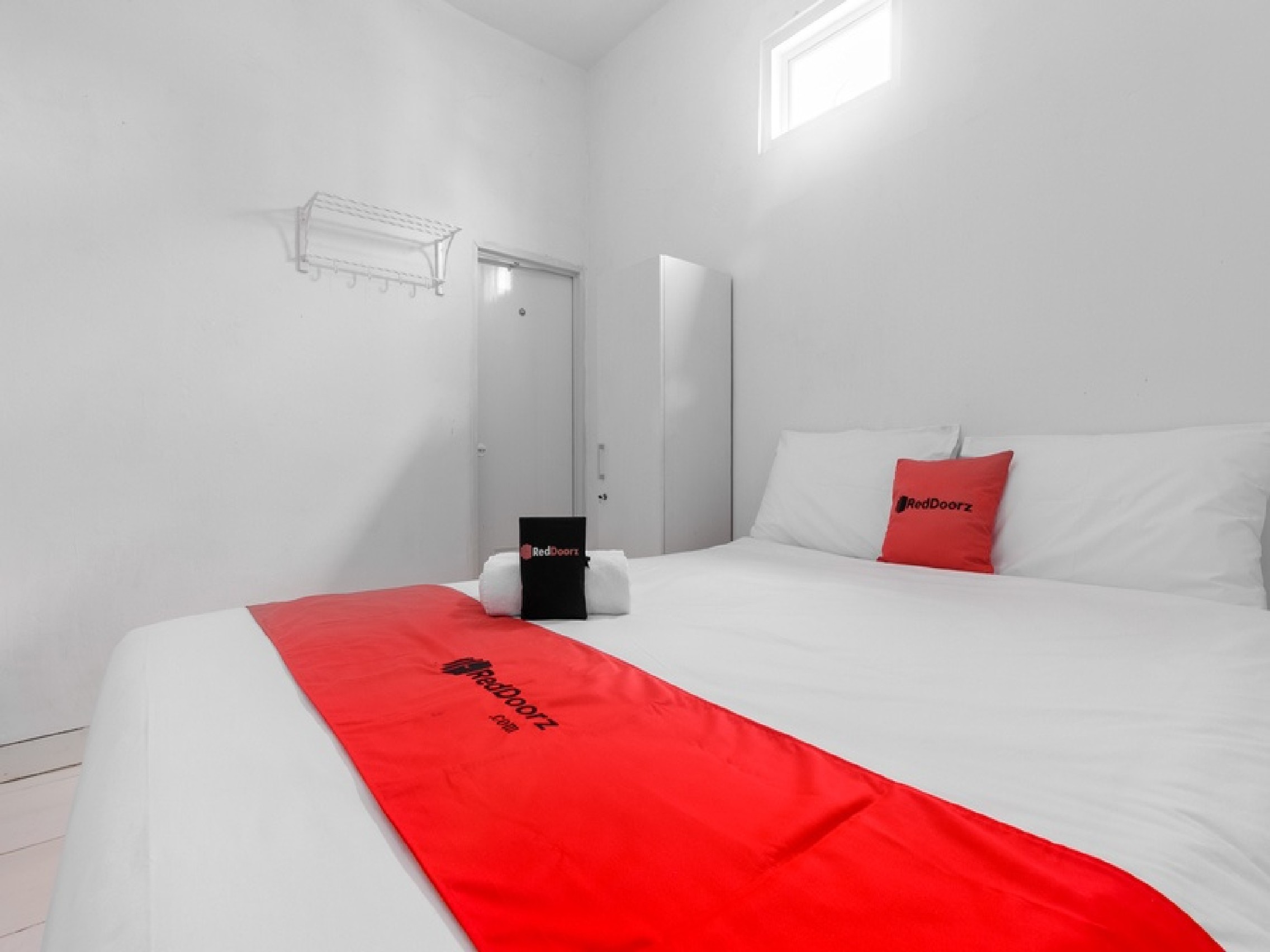 Reddoorz Plus Near Taman Rasuna Menteng 3/17