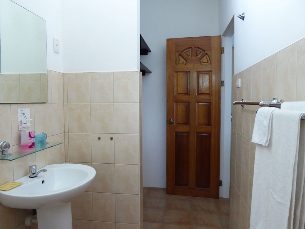 Marcosas Cottages Resort 20/68